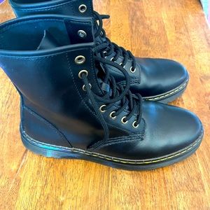 Dr. Marten 1460 boots size 8 in like new condition